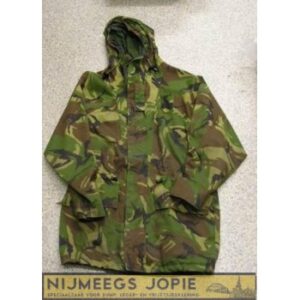 Woodland camouflage gebruikte militaire goretex regenjas of te wel bilaminaat