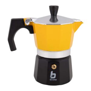 Gele aluminium koffiezetter voorzien van een handige schenktuit. Van het merk bo-camp.