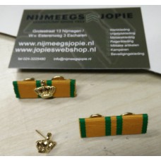 nijmeegse vierdaagse baton met kroontje erop en zonder kroontje erop