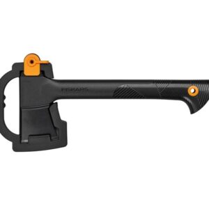 Zwarte canadasolid outdoor bijl van het merk fiskars