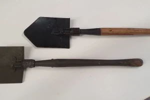 Gebruikte infanterie schep / pioniersschep met hoes