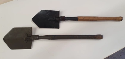 Gebruikte infanterie schep / pioniersschep met hoes